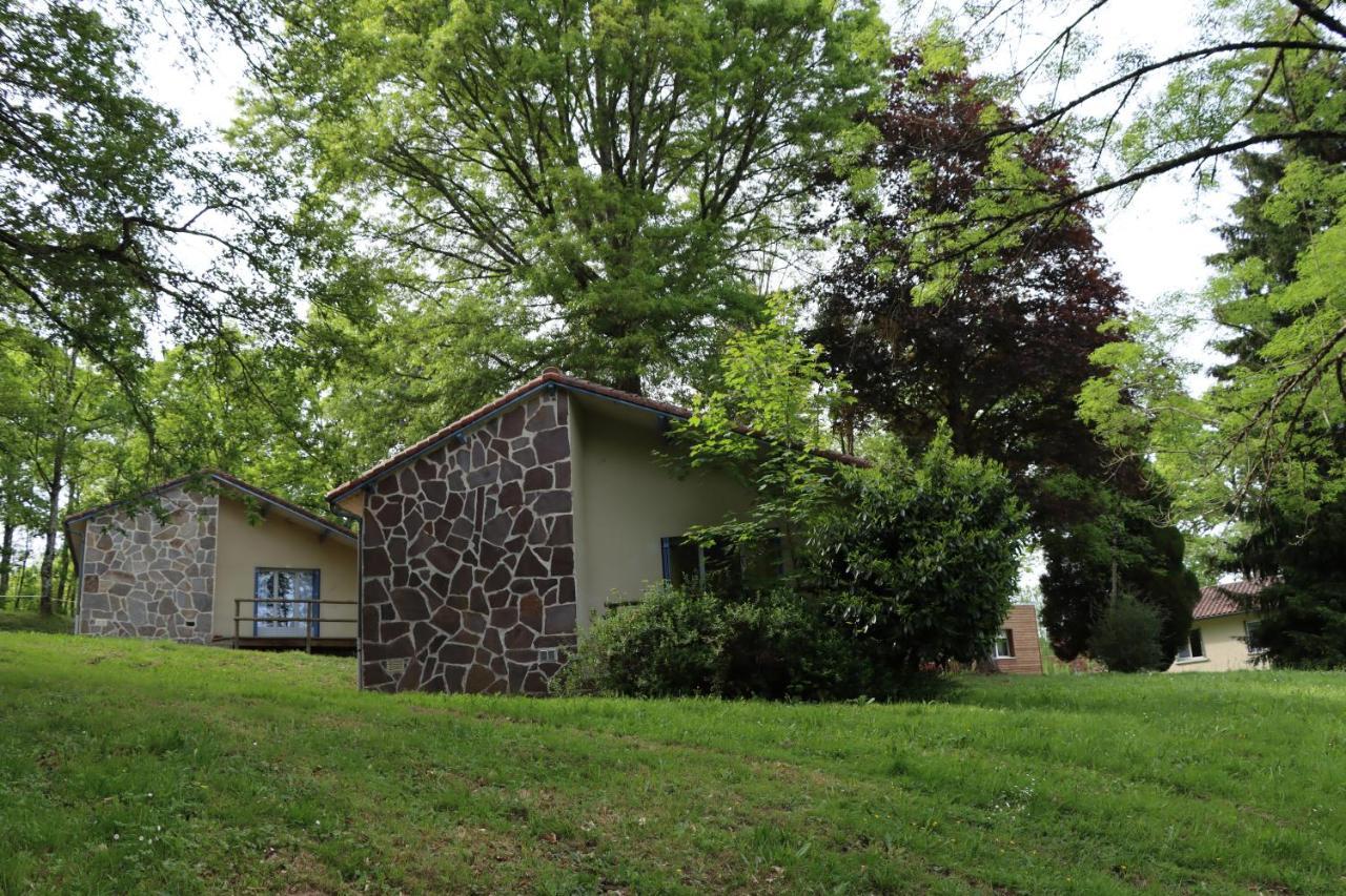 Manot Vacances - Gites En Bord De Vienne Esterno foto